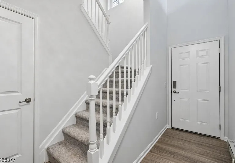 612 Lopez Ln — Photo 1