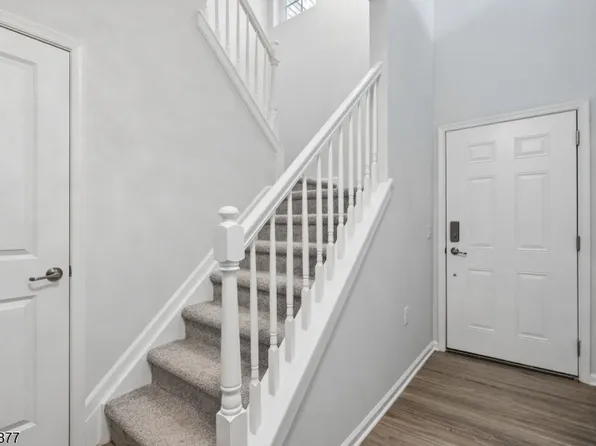 612 Lopez Ln, Morris Plains, NJ 07950