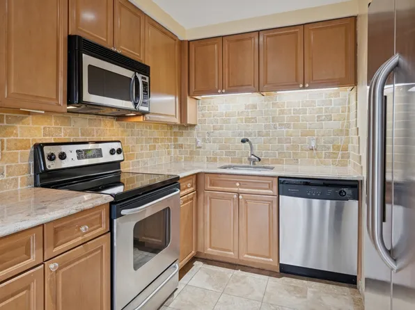 166-26 Powells Cove Boulevard image 6 of 24