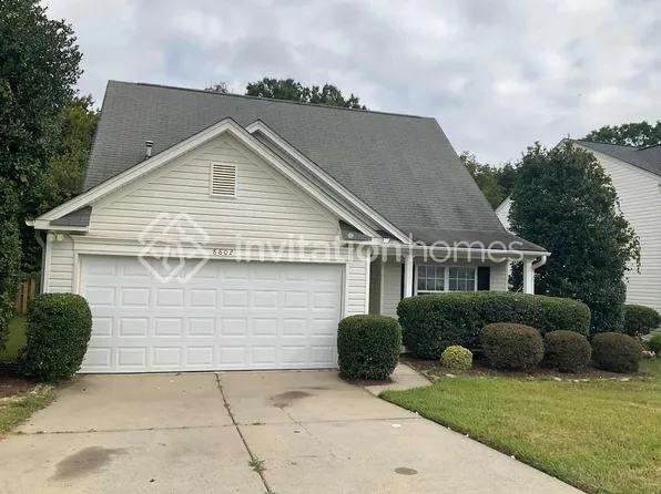 8802 Laurel Run Dr, Charlotte, NC 28269