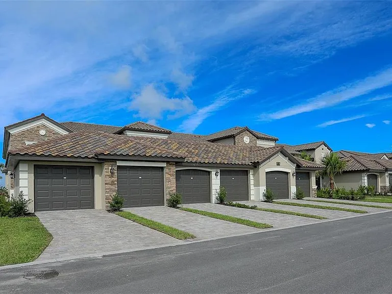 5507 Palmer Cir #105 — Photo 1