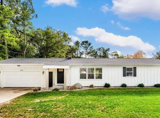 904 E Savidge St, Spring Lake, MI 49456