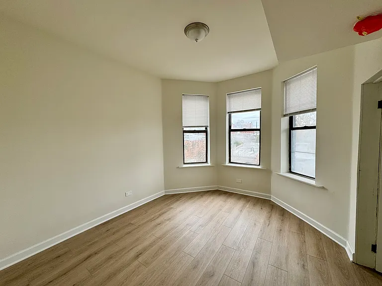 908 S Loomis St #4R — Photo 3