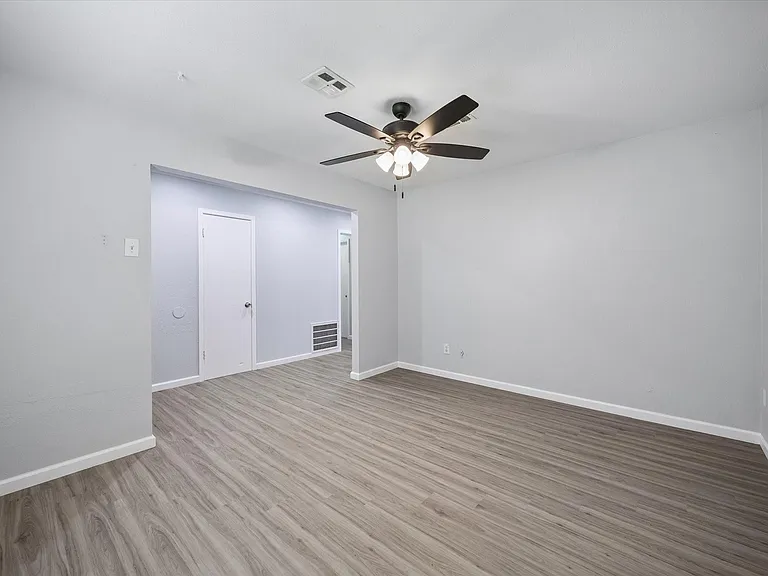 9315 Glen Shadow Dr — Photo 3
