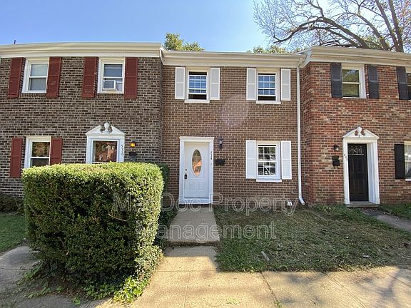 2nd image of 534 Olde Greenwich Cir