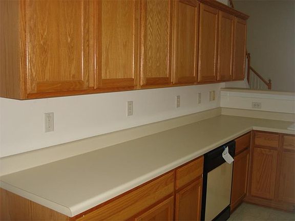 2nd image of 210 Lazy Willow Ln