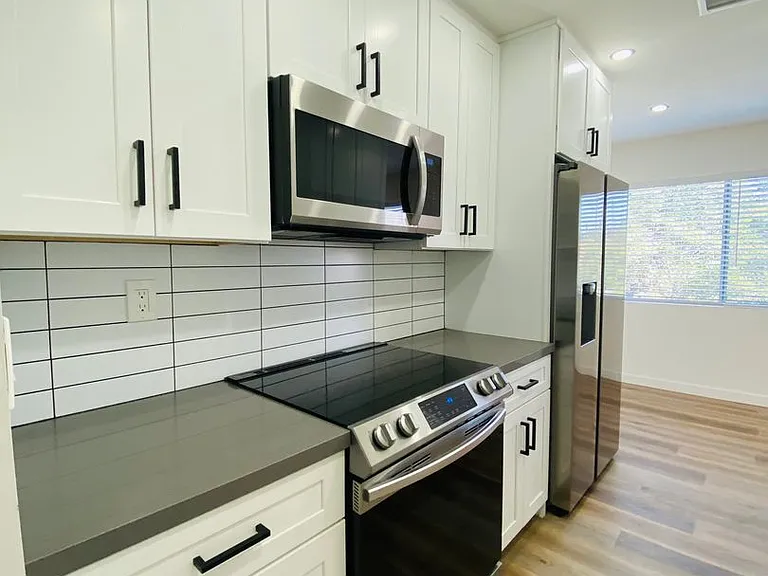 212 S Arnaz Dr — Photo 23