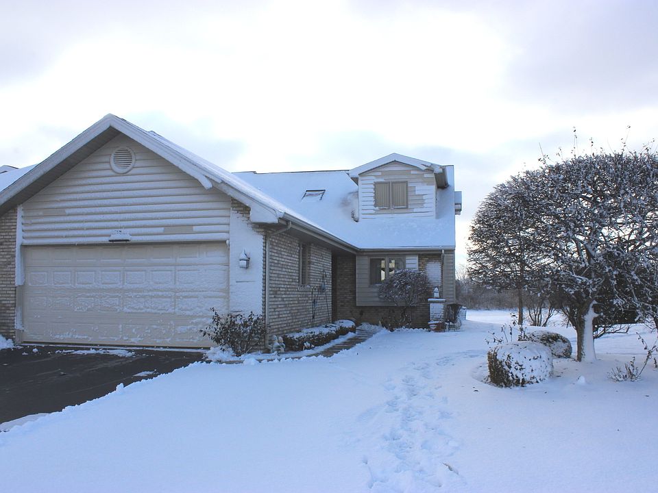 1st image of 18444 Lakeview Cir W