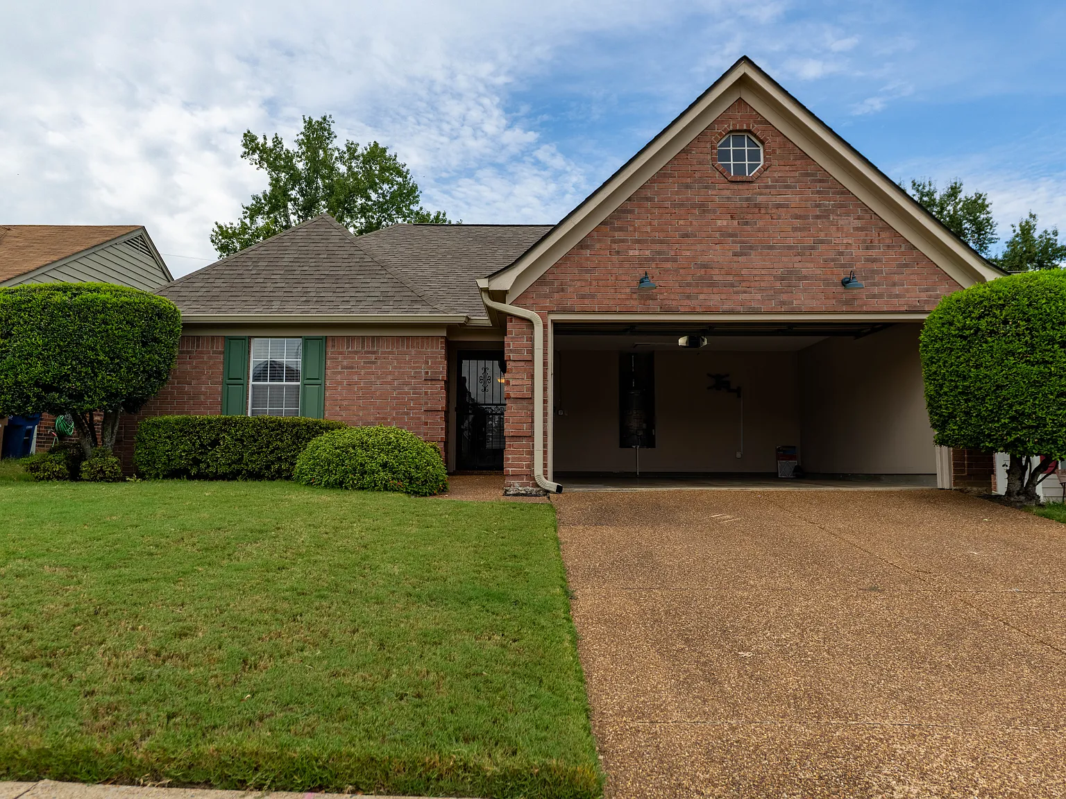 3 bed, 1258 sqft, $1,949 — Photo 2