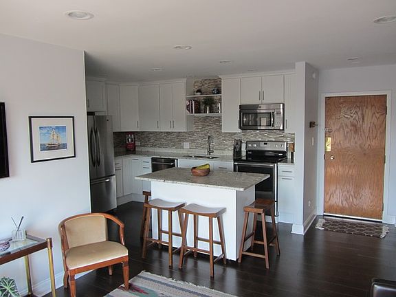 5th image of 938 W North Blvd #401