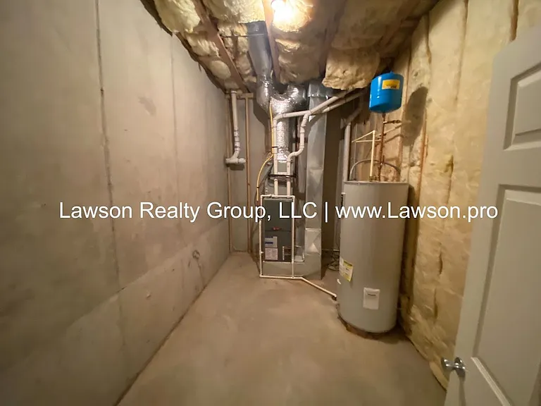 3800 Greenway Dr SW — Photo 33