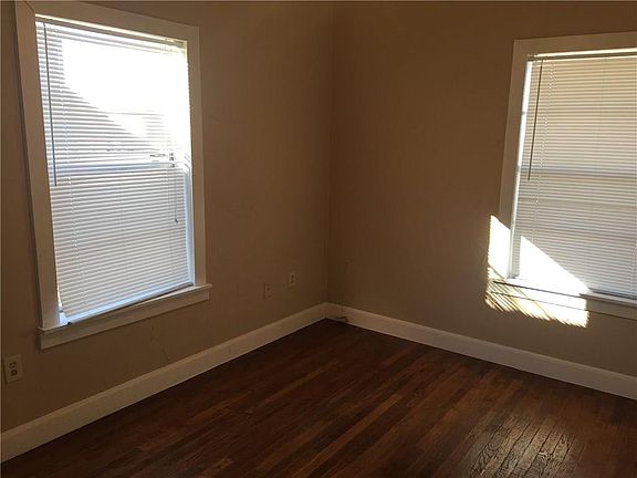 5th image of 301 S San Antonio St