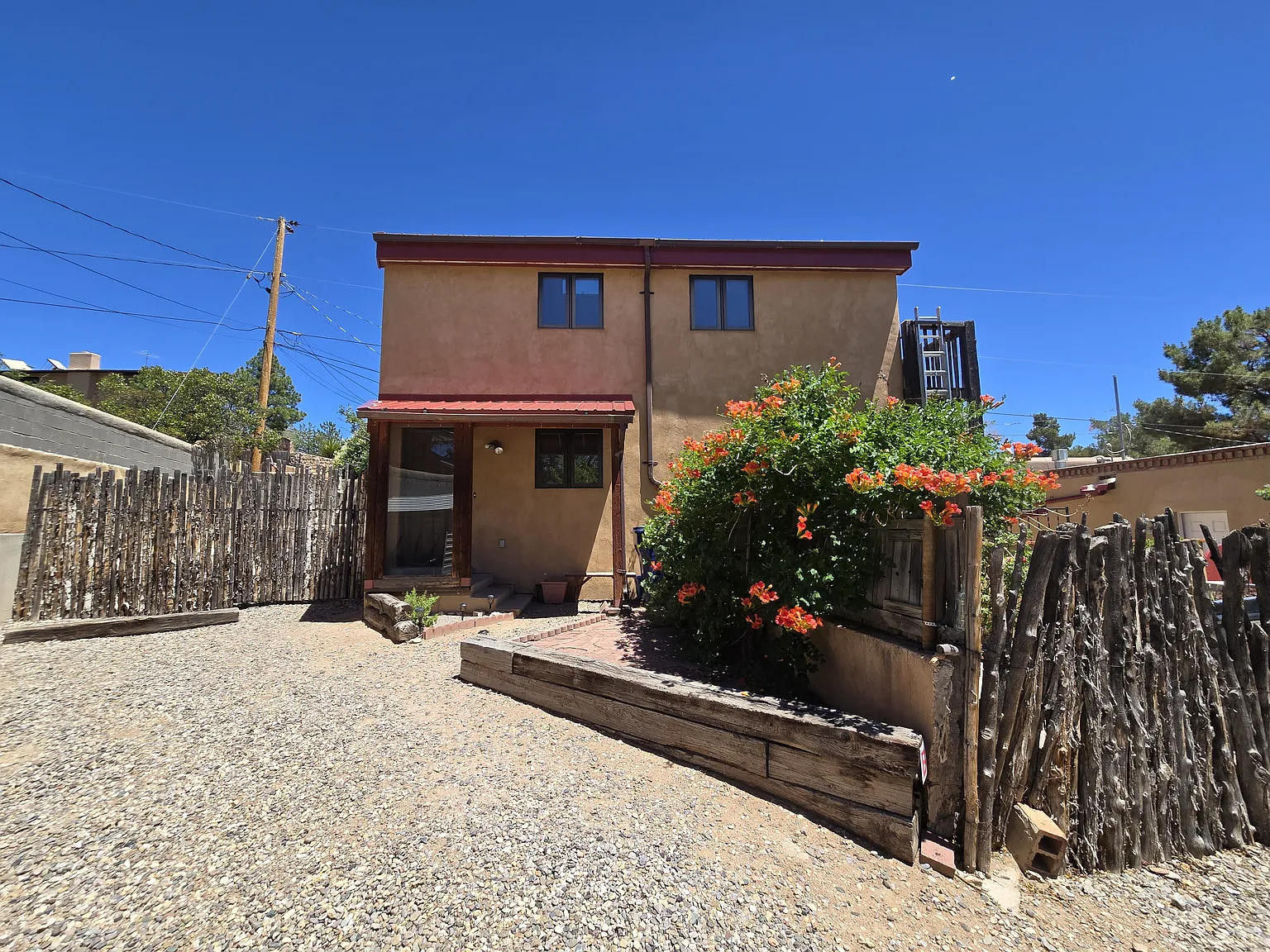 1 bed, 1.5 bath, 715 sqft, $2,100 — Photo 3