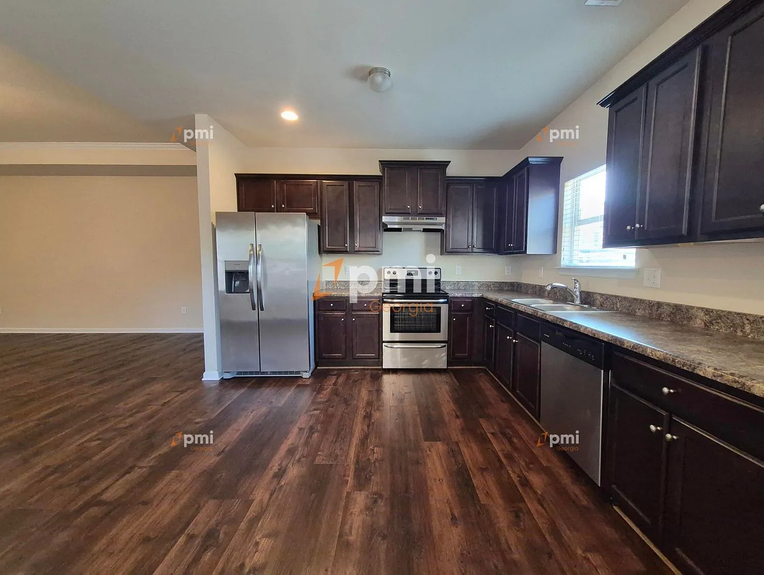 3 bed, 2.0 bath, 1382 sqft, $1,775 — Photo 3