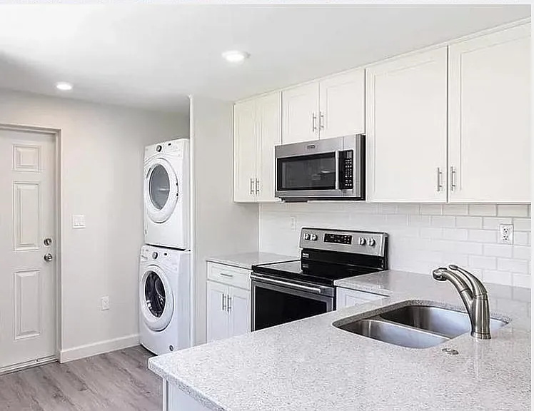 807 106th Ave N #A — Photo 2