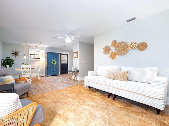3rd image of 706 Island View Dr