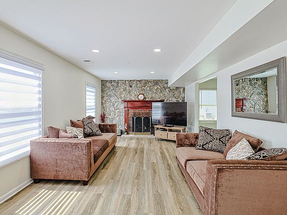 5th image of 1861 Seneca Dr
