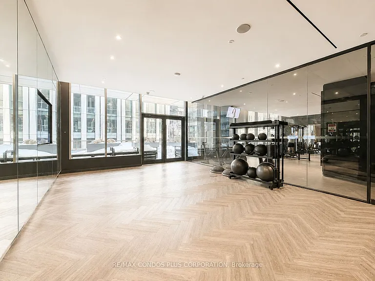 11 Yorkville Ave #3907 — Photo 31