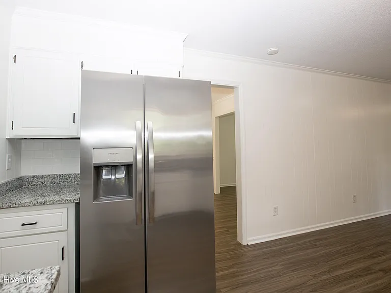 901 Glendale Dr — Photo 10