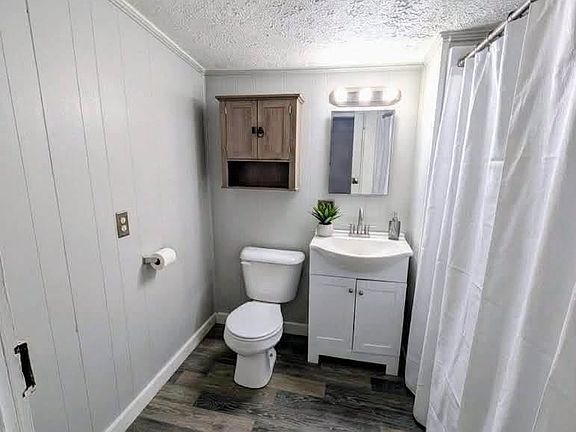 4th image of 226 Fite St #A