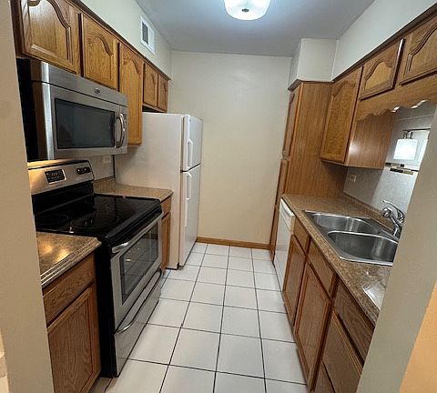 4th image of 6139 Knollwood Dr #201