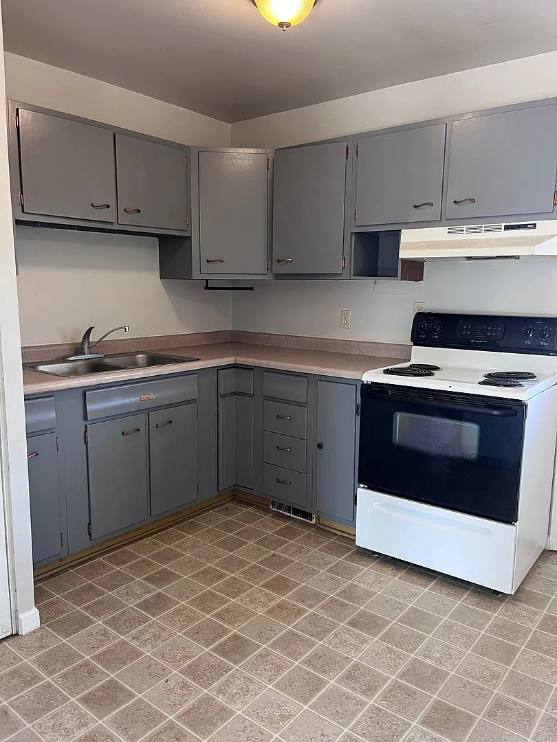 Heims Investments; (West Bremer Ave Waverly, IA) — Photo 1