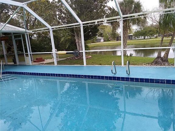 2nd image of 1612 Lilac Ln