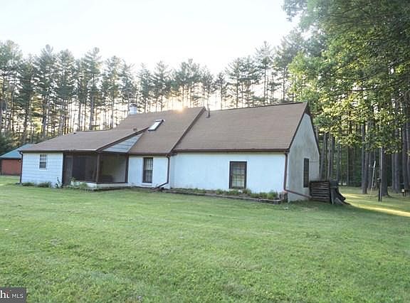 2nd image of 23 Tall Pine Ln