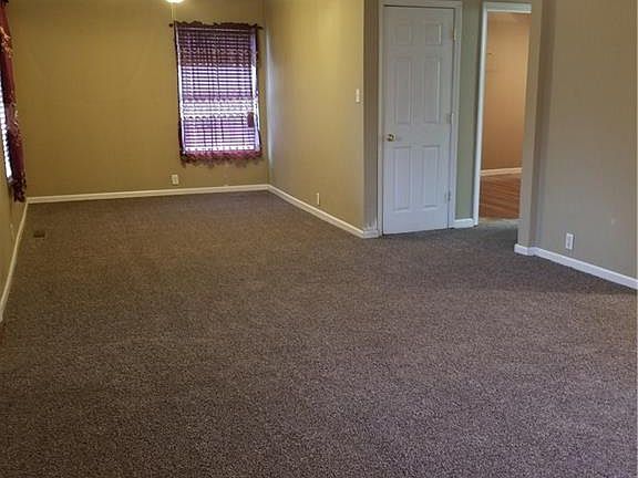 4th image of 1812 Rosewood Dr