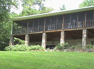 717 Country Club Dr, Canton, NC 28716