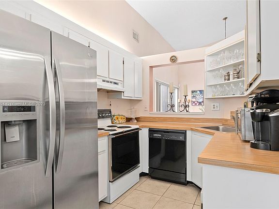4th image of 11736 SW 118th Ter