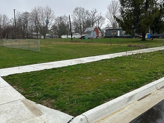 3rd image of 226 Strong St