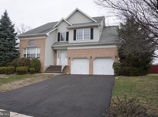 108 Honeysuckle Dr, Ewing, NJ 08638