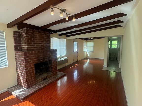 5th image of 5729 Camellia Ave #B
