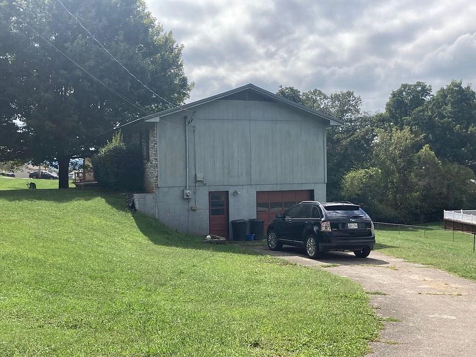 2nd image of 1047 Susan Dr