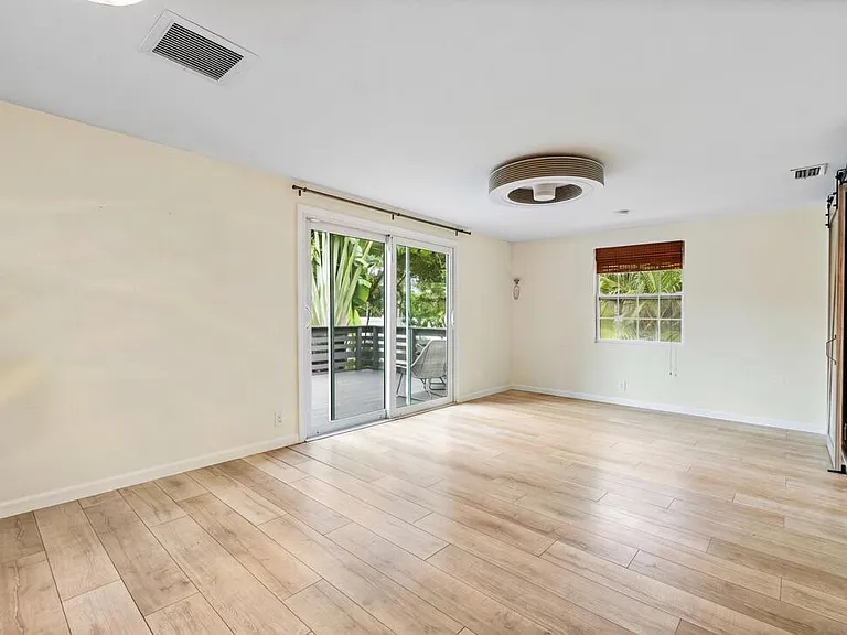 353 E Lakewood Rd — Photo 23