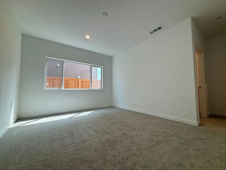 1052 Plum Tree Ave — Photo 7