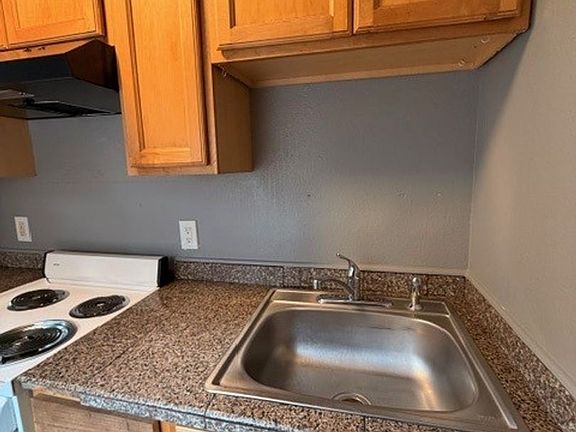 5th image of 1543 Exchange St APT 402