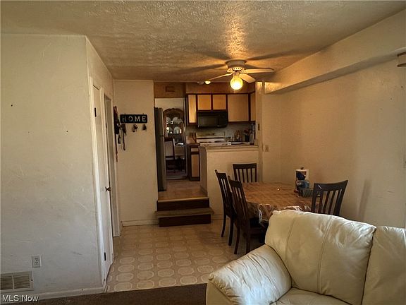 4th image of 4985 Foxlair Trl