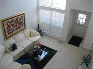 666 Legends Dr, Carol Stream, IL 60188