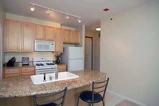 4th image of 400 W Ontario St #P221