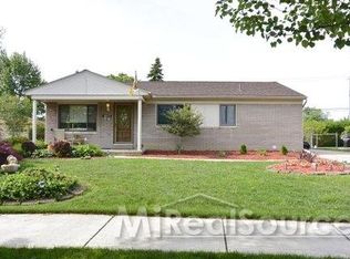 4913 Windham Dr, Sterling Heights, MI 48310