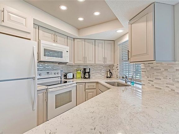 2nd image of 481 Quail Forest Blvd APT B208