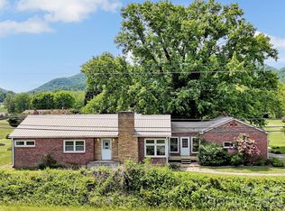 17 Hickory View Ln, Canton, NC 28716