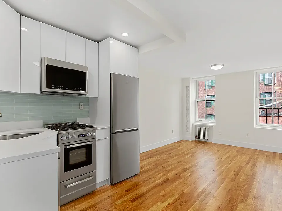 91 Christopher St #17A