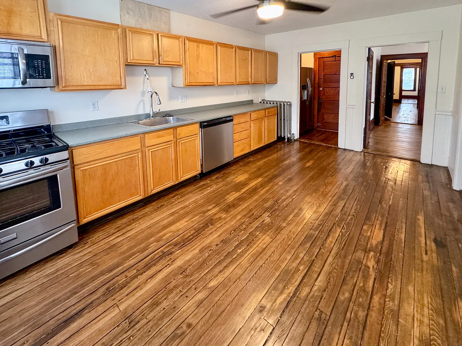 2 bed, 9999 sqft, $3,600 — Photo 3