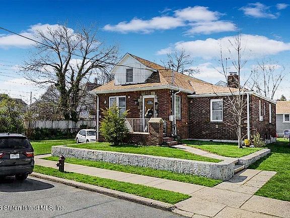 2nd image of 568 Villa Ave