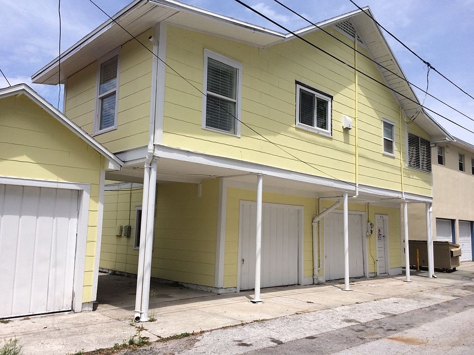 1st image of 316 1/2 8th Ave NE