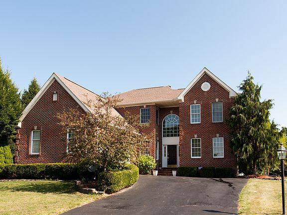 2nd image of 6906 Harlan Sq