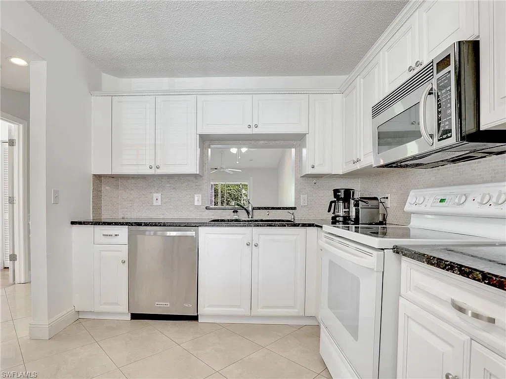 3 bed, 2.0 bath, 1199 sqft, $2,500 — Photo 3